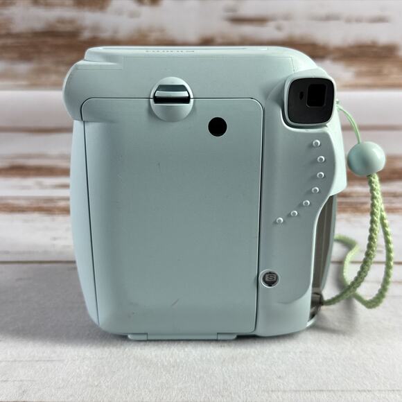 Fujifilm Instax Mini 8 Instant Camera Ice Blue – Built-in Flash – No Battery Cov - Picture 3 of 4
